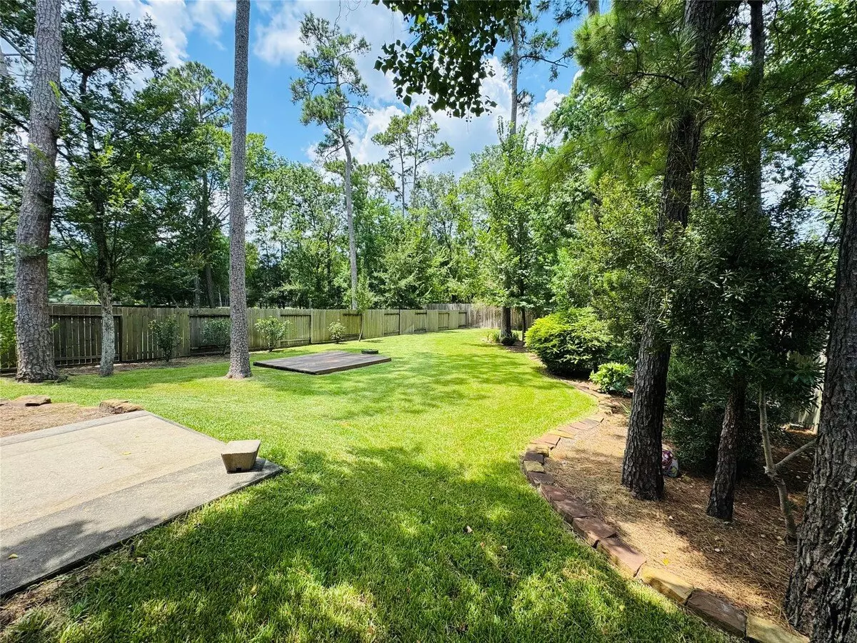 135 North Wynnoak Circle, Spring, TX 77382 photo 2