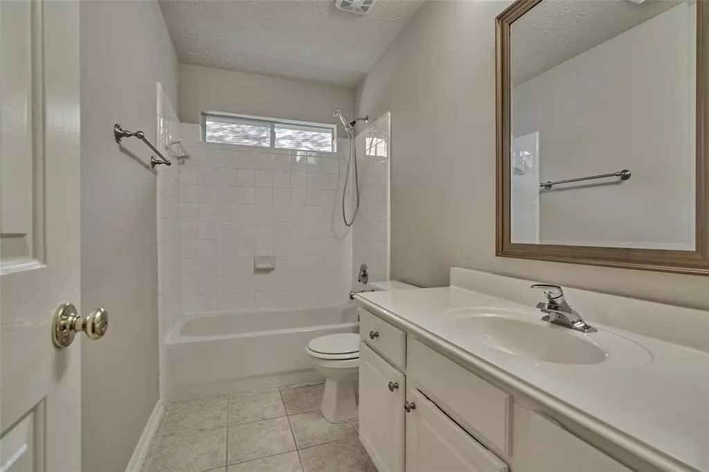 135 North Wynnoak Circle, Spring, TX 77382 photo 5