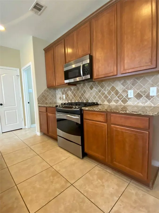 15 Sagamore Ridge Place, Spring, TX 77389 photo 3