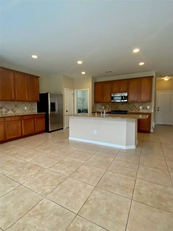 15 Sagamore Ridge Place, Spring, TX 77389 photo 2