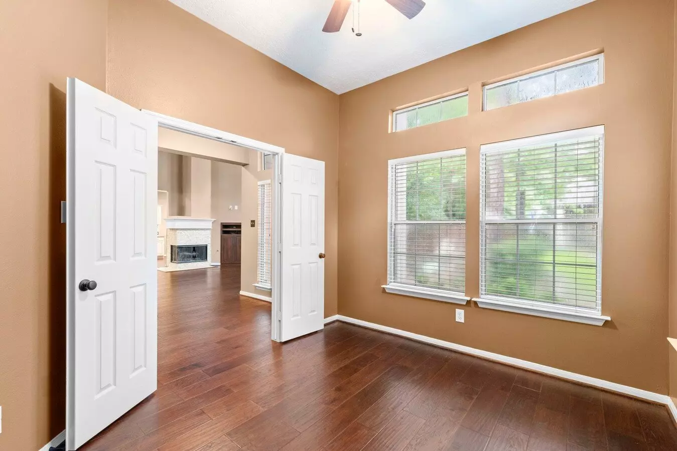 70 Harvest Wind Place, The Woodlands, TX 77382 photo 5