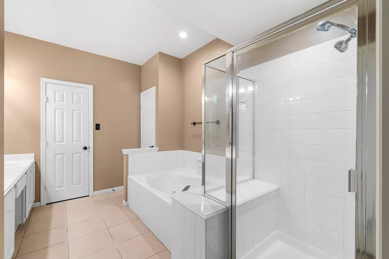 70 Harvest Wind Place, The Woodlands, TX 77382 photo 4