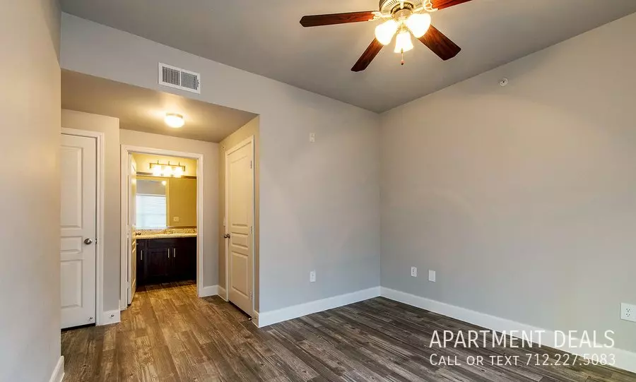 10806 Spring Cypress Road, Tomball, TX 77375 photo 3