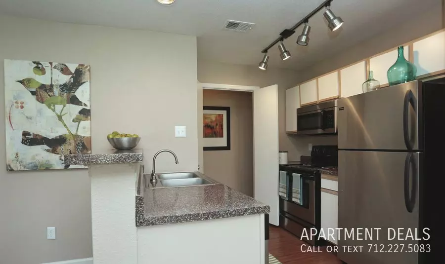 1106 South Cherry Street, Tomball, TX 77375 photo 3