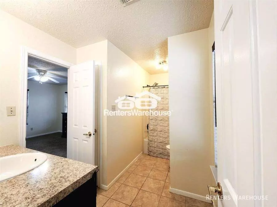 11206 Hylander Drive, Houston, TX 77070 photo 2