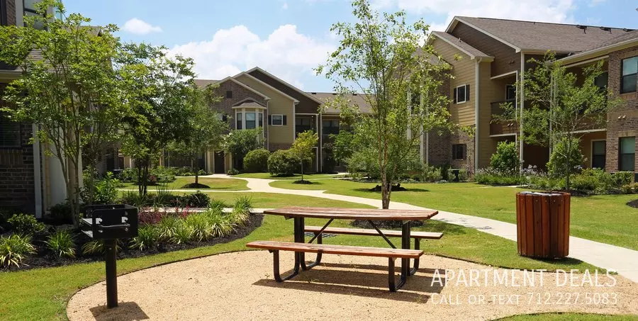 11746 Northpointe Boulevard, Tomball, TX 77377 photo 3