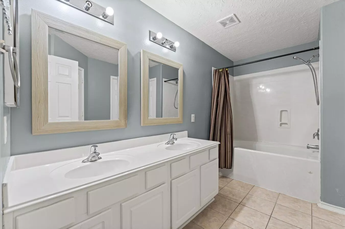 11919 Piney Bend Drive, Tomball, TX 77375 photo 5