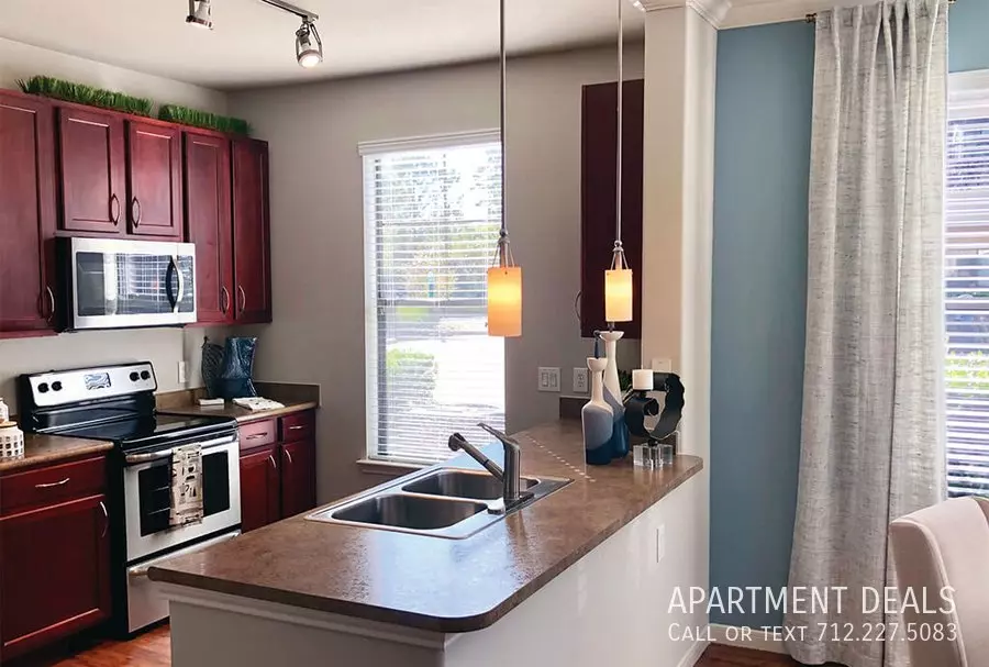 21 Pine Needle Place, The Woodlands, TX 77382 photo 2