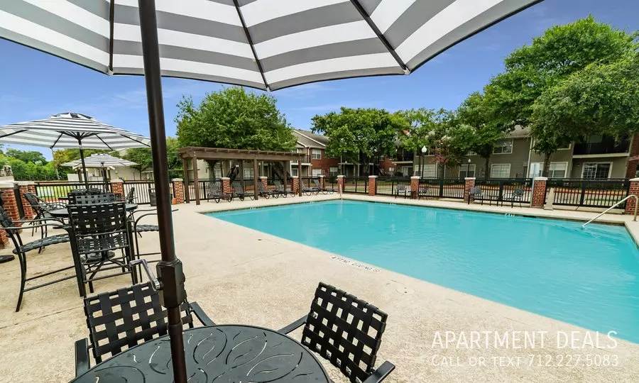 28913 Tx St photo 2