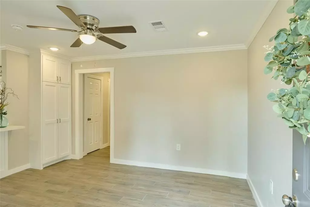 309 South Magnolia Street, Tomball, TX 77375 photo 3