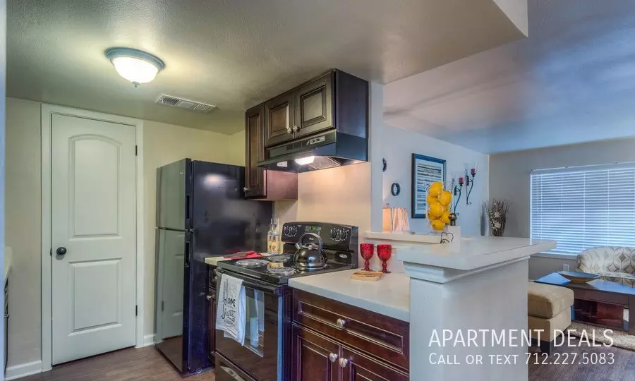 333 West Hufsmith Road, Tomball, TX 77375 photo 2