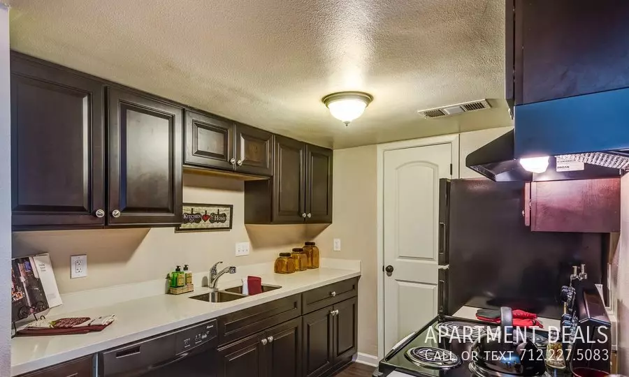 333 West Hufsmith Road, Tomball, TX 77375 photo 4