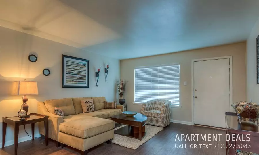 333 West Hufsmith Road, Tomball, TX 77375 photo 3