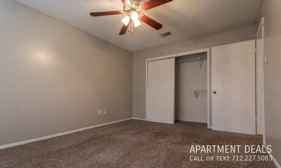 921 Baker Drive, Tomball, TX 77375 photo 2