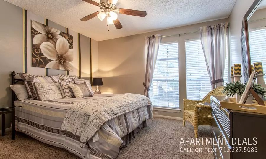 921 Baker Drive, Tomball, TX 77375 photo 4