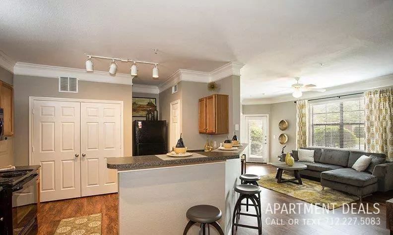 206 Water Street, Webster, TX 77598 photo 4