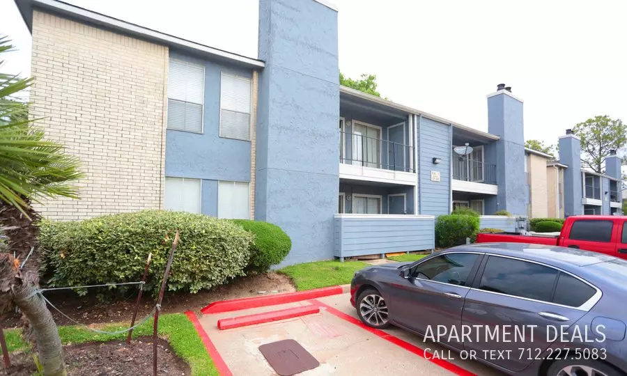 246 El Dorado Boulevard, Webster, TX 77598 photo 2