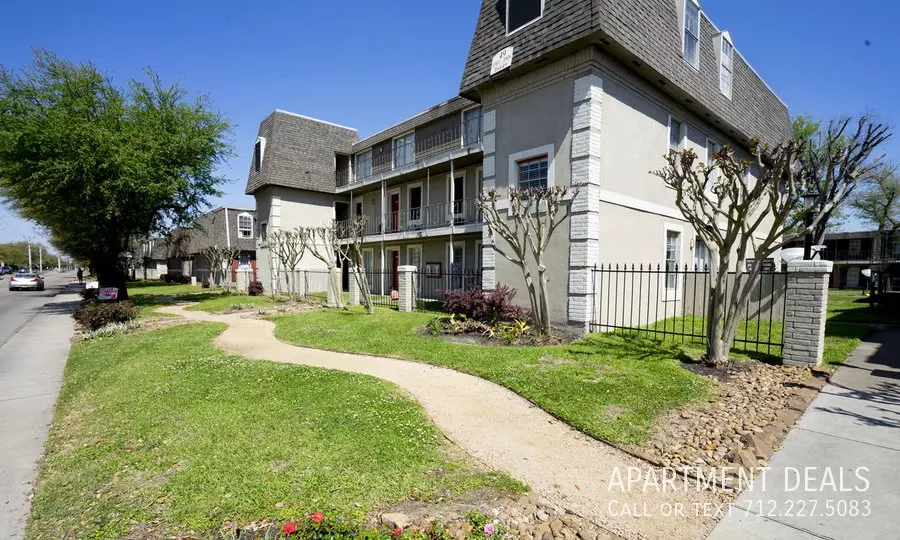 47 Buccaneer Lane, Houston, TX 77062 photo 5