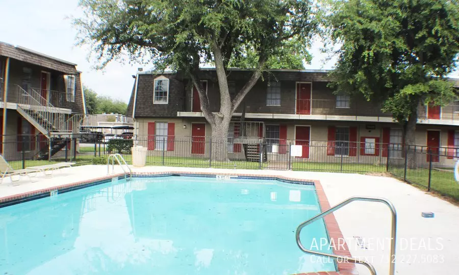 47 Buccaneer Lane, Houston, TX 77062 photo 4